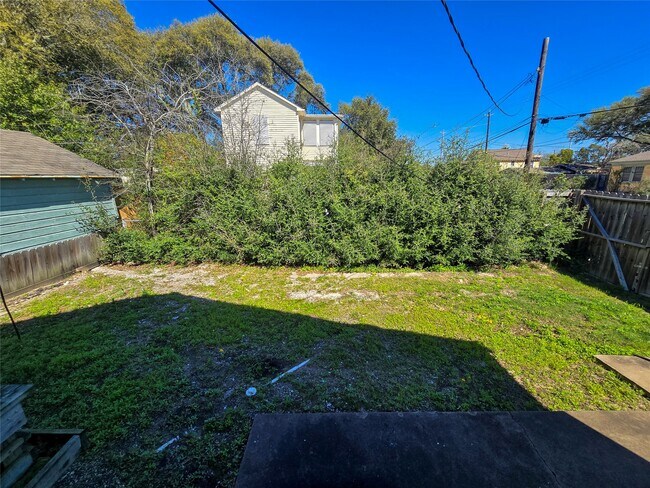 Building Photo - 4302 Ave Q 1/2