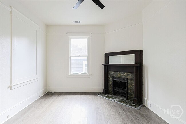 Building Photo - 316 W 40th St