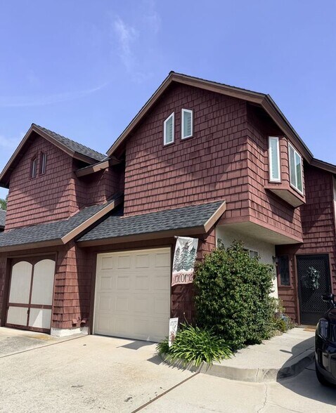 Building Photo - 2165 Canyon Dr