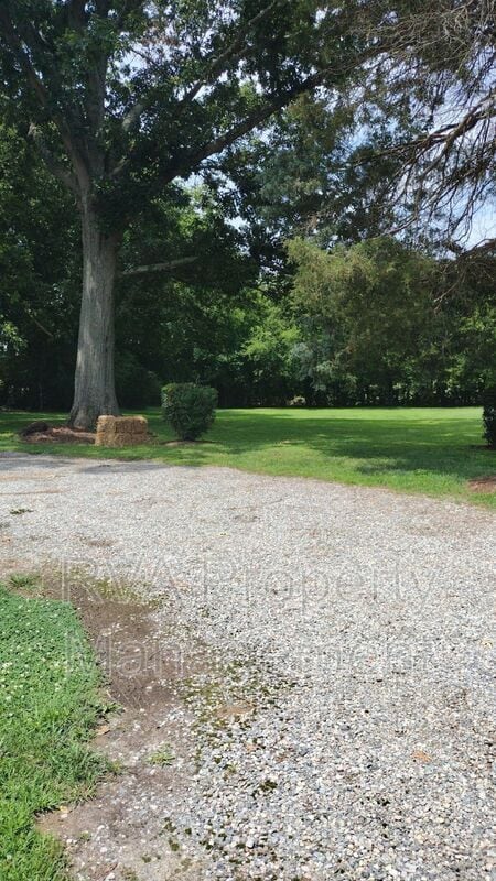 Building Photo - 7161 Dabneys Mill Rd