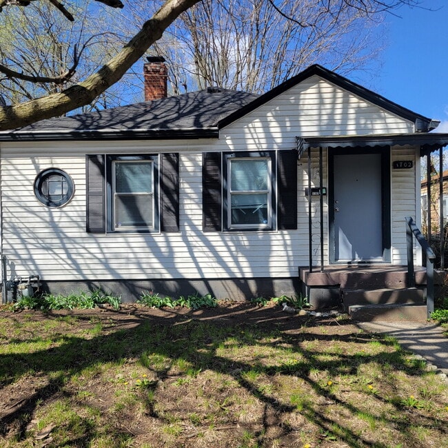 Building Photo - Cozy west side home!