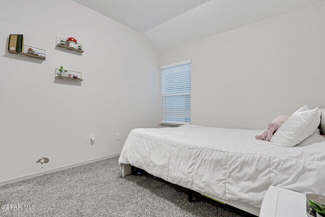 Building Photo - 7416 Tamarack Pl