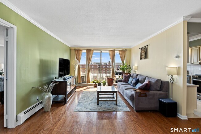 Building Photo - 65 Glenbrook Rd