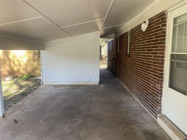 Building Photo - 2706 Boatner St