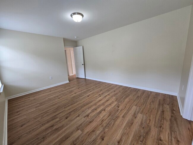 Building Photo - 1328 Valor Rd