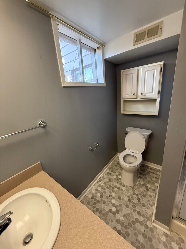 Building Photo - 2020 N 61st St