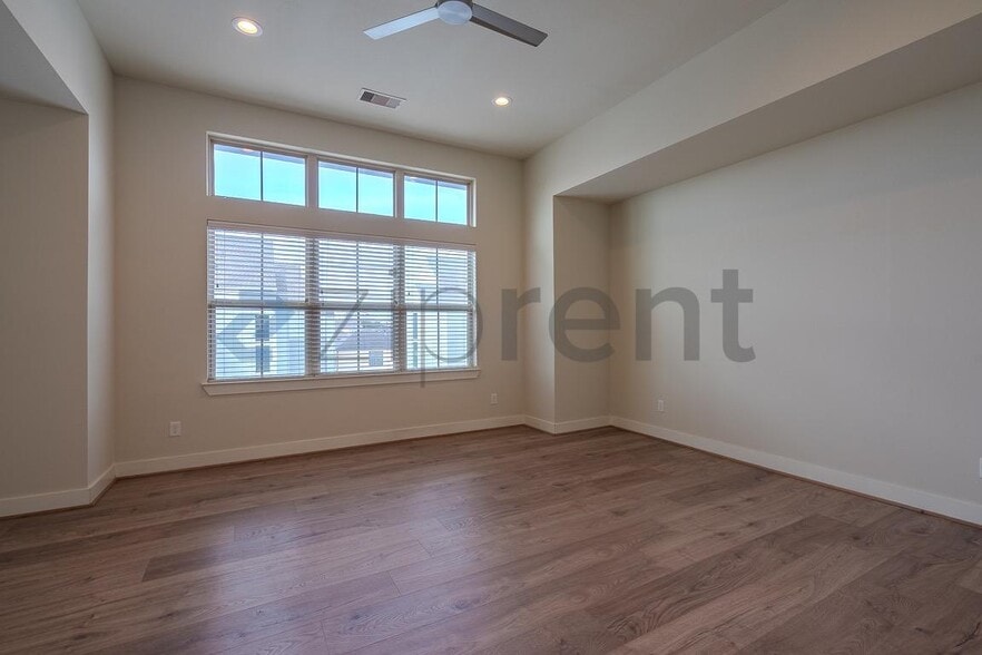 Building Photo - 5209 Allen St