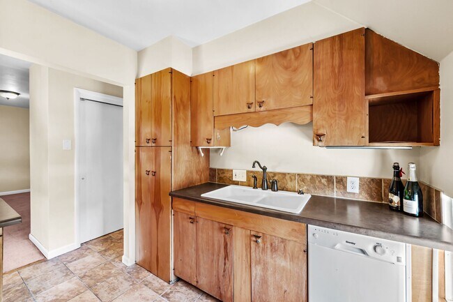 Building Photo - 1151 Monroe St