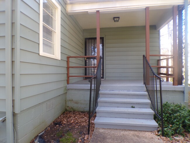 Building Photo - 105 Hardy St