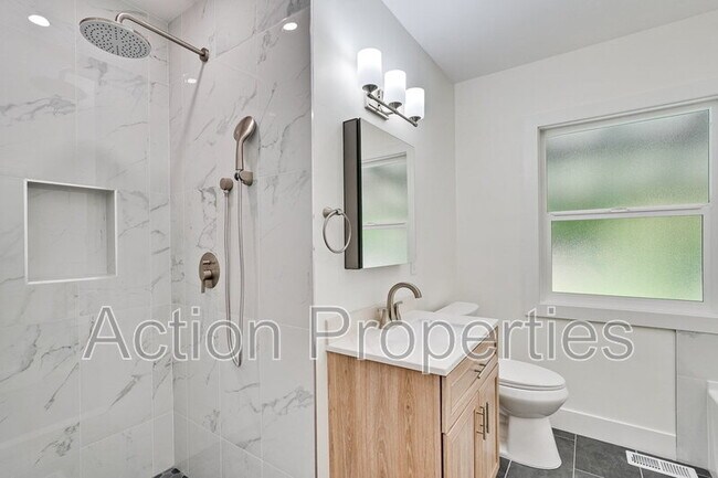 Building Photo - 207 Haight St