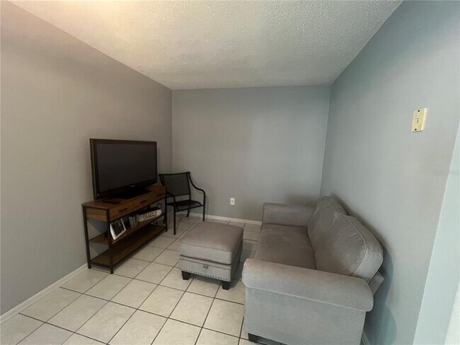 Building Photo - 13543 Longwood Ave