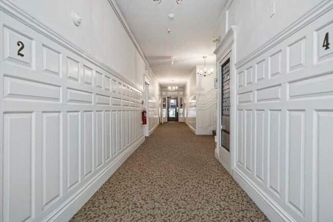 Building Photo - 35 Queensberry St