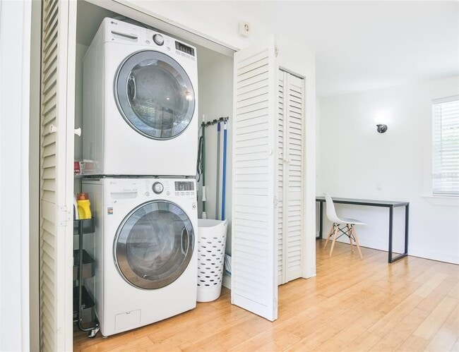 Building Photo - 2181 Hyde Park St