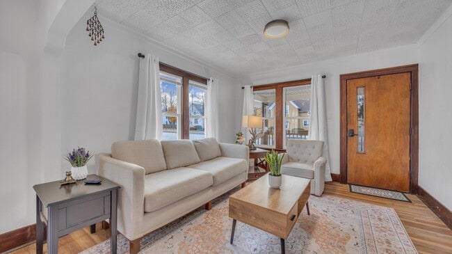 Building Photo - 715 N 14th St