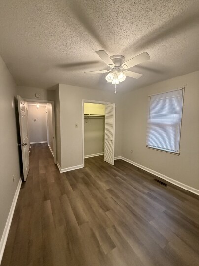 Building Photo - 2206 Country Club Ln