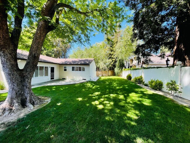Building Photo - 4 Bed/2 BA Single Story Home, Downtown Ple...
