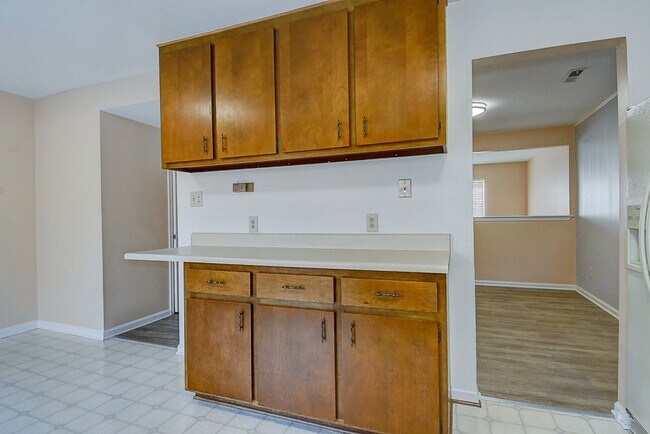 Building Photo - TOWNHOME FOR RENT - HAMPTON!