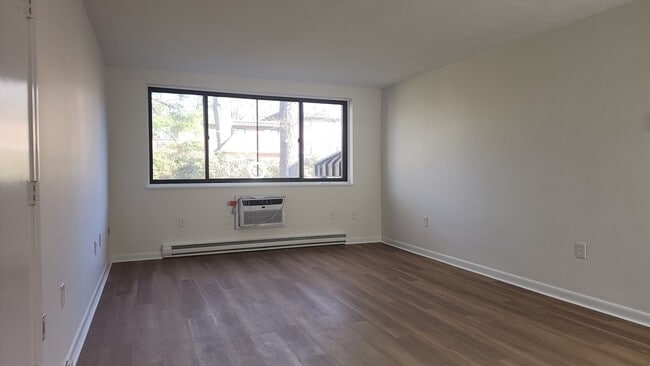 Building Photo - 1323 Worcester Rd