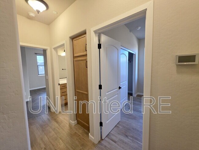 Building Photo - 308 Spirit Cir