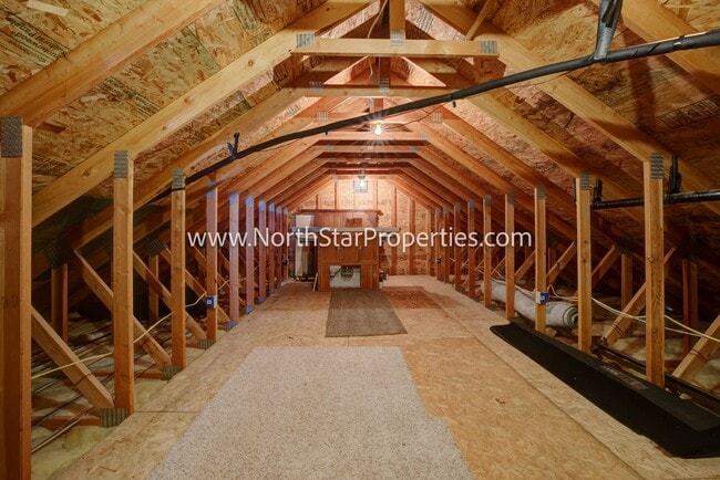 Building Photo - Beautiful Home On 10 Acres. Horse property