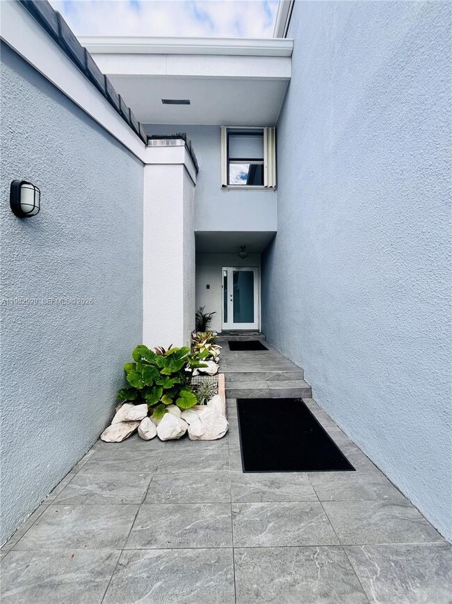 Building Photo - 253 Poinciana Island Dr