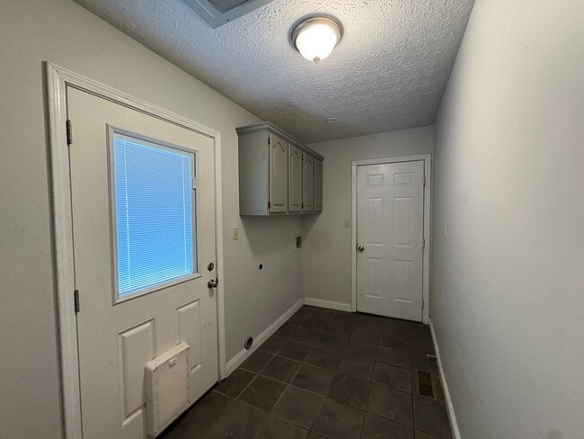 Building Photo - 420 W Windsor Cir