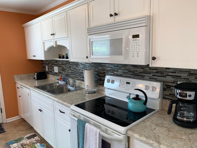 Building Photo - 1811 Lauren Ln