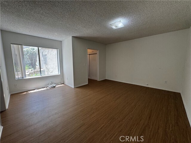 Building Photo - 475 E Cypress Ave