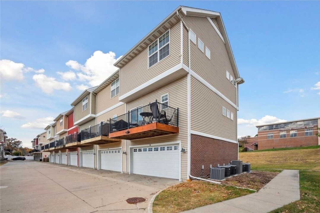 Building Photo - 2102 High St