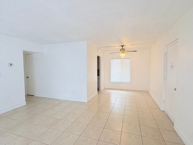 Building Photo - 1830 Maravilla Ave