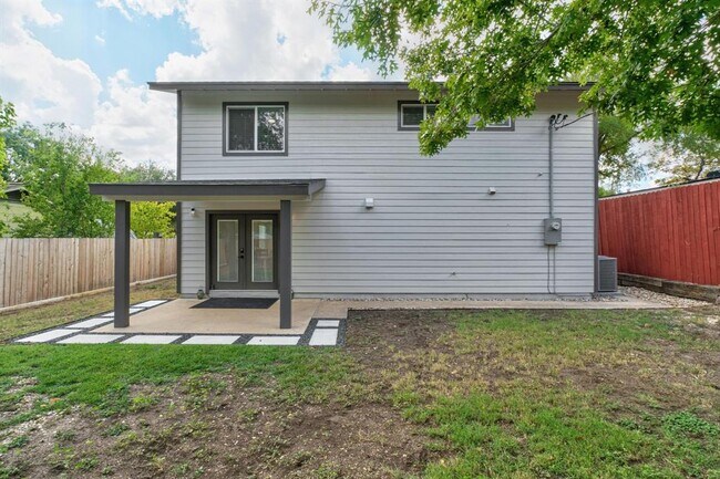 Building Photo - 500 Arbor Ln