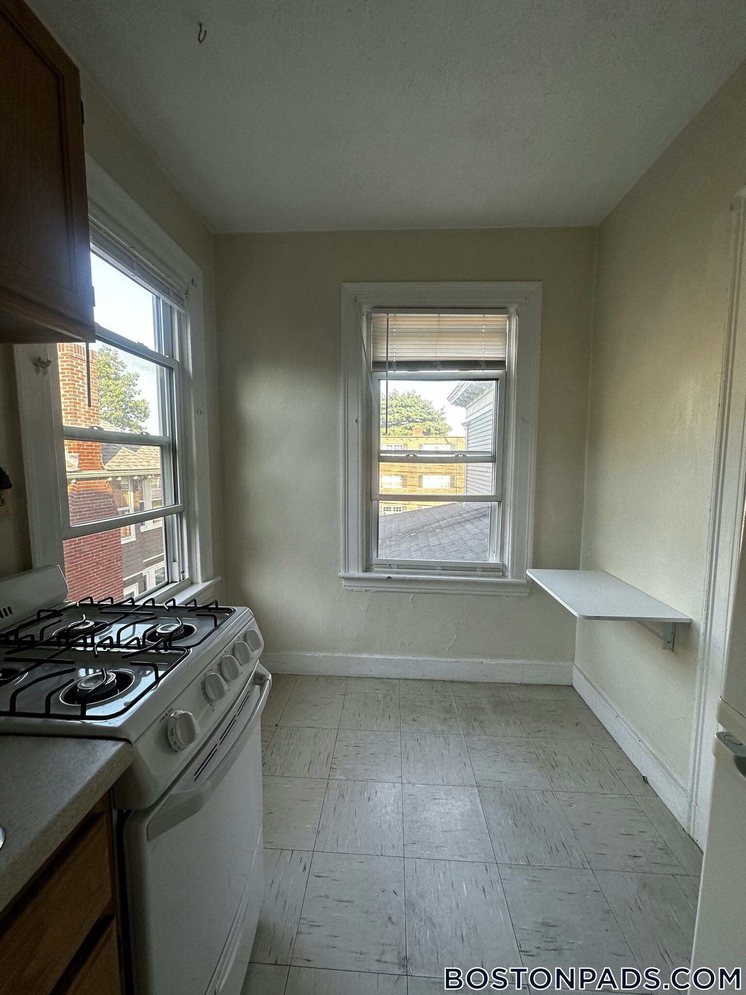 Building Photo - 44 Central St