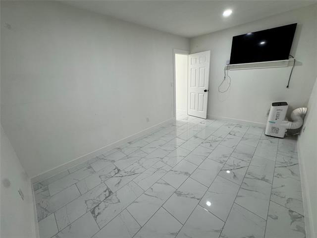 Building Photo - 3573 Ridgebriar Dr