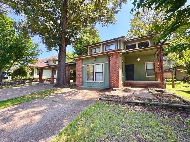 Building Photo - 4 Bedroom/ 2.5 Bathroom Home in Tanglewood...