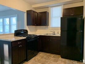 Building Photo - 517 Brenner St NE