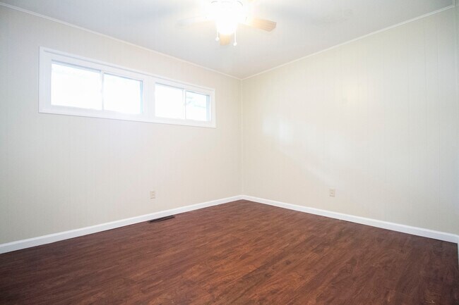 Building Photo - 3001 Edgebrook Dr