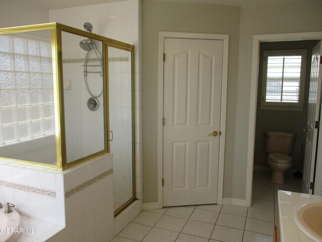 Building Photo - 2030 Paseo Del Prado Dr