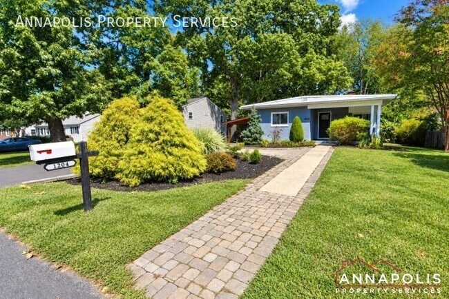 Building Photo - 1204 Breitwert Ave