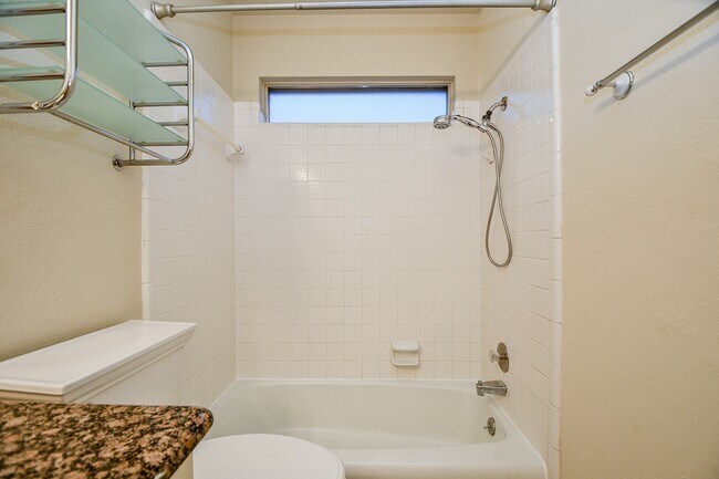 Building Photo - 1814 Cherry Bend Dr