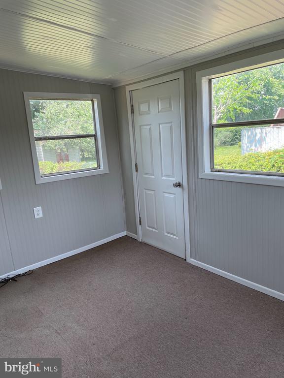 Building Photo - 104 Lark Ln