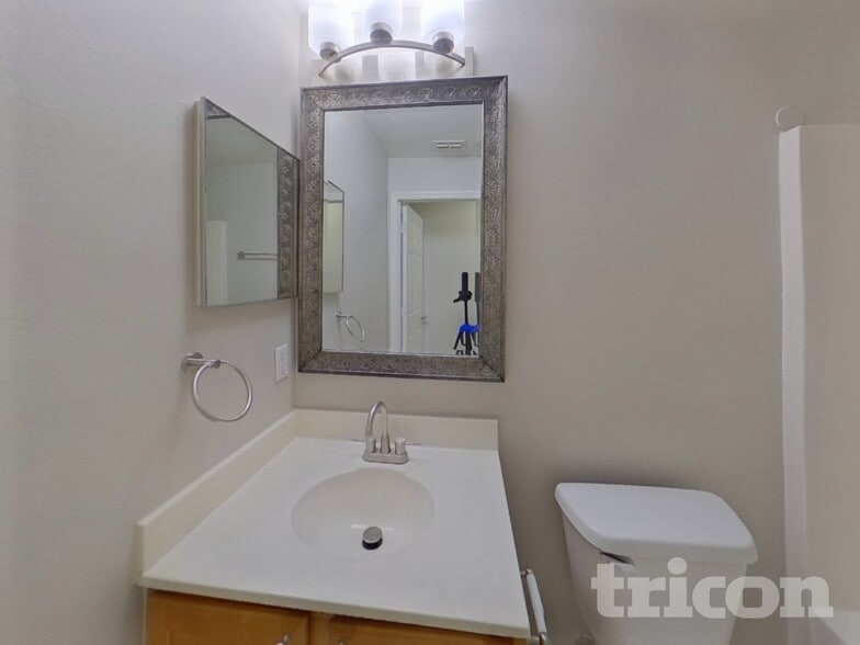 Building Photo - 1304 Alhambra Crest Dr