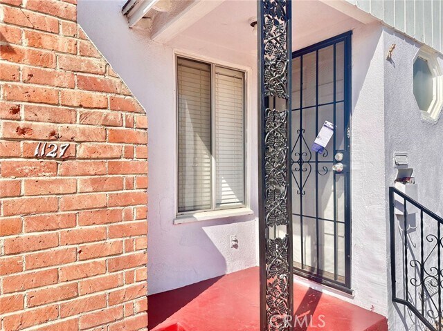 Building Photo - 1127 E Larkwood St