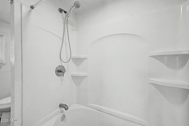 Building Photo - 317 N Elm St