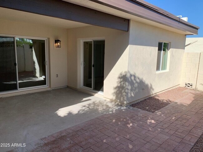 Building Photo - 7721 E Sandalwood Dr