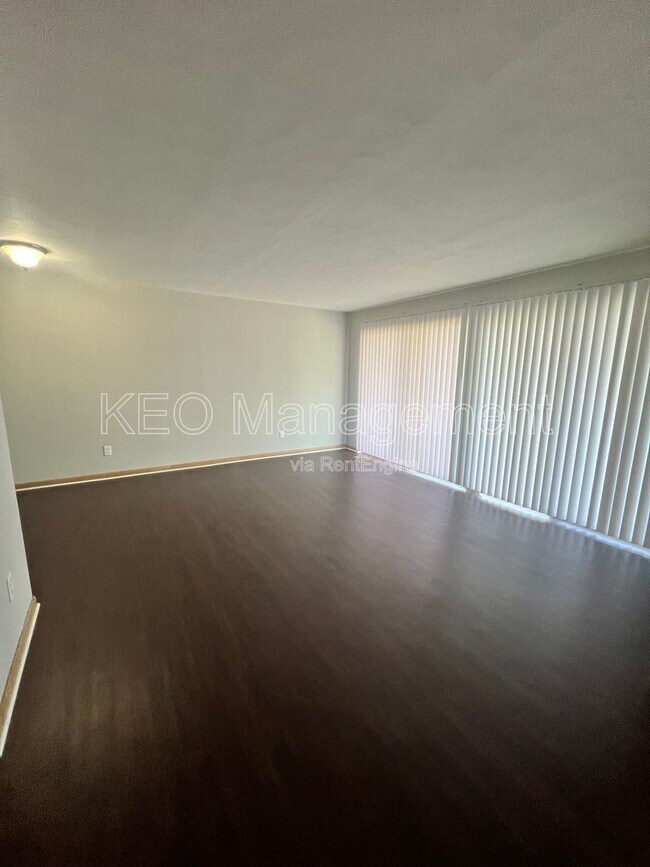 Building Photo - 3813 Briar Pl