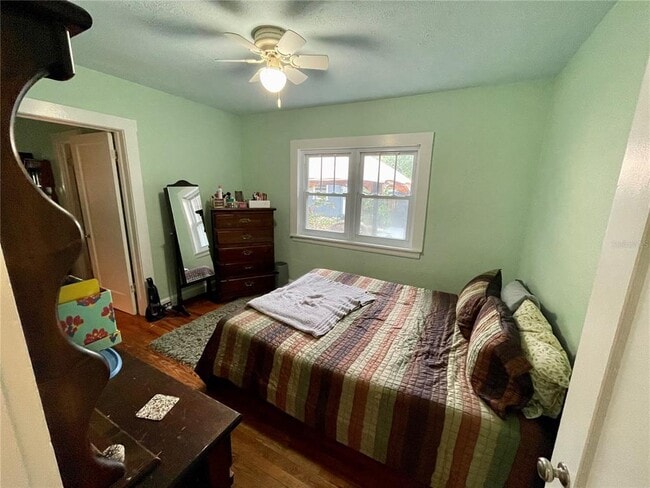 Building Photo - 2120 8th Ave W