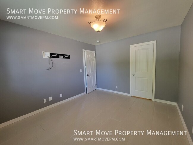 Building Photo - 2705 E Mendota Dr