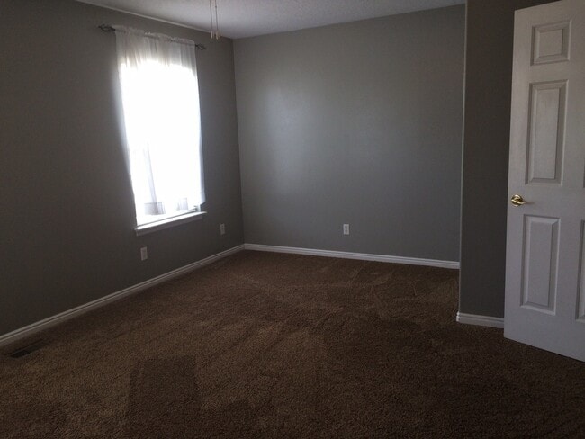 Building Photo - 3 Bedroom Townhome in Provo's Westside