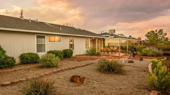 Building Photo - FULLY Furnished Rio Rancho Home, Utilities...