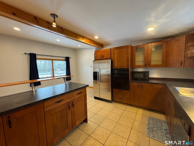 Building Photo - 67 Oronoque Trail